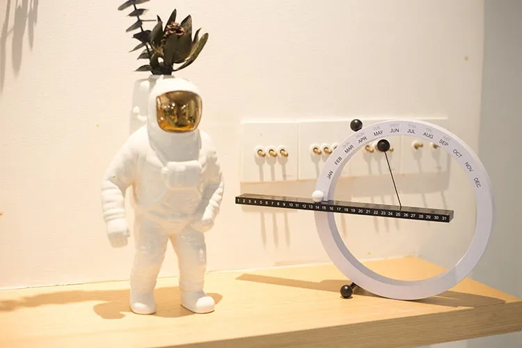 Inturging Perpetual Calendar