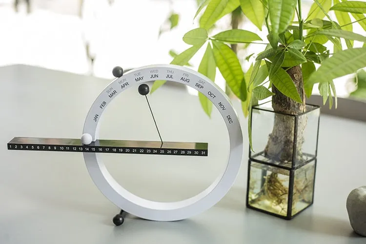 Inturging Perpetual Calendar