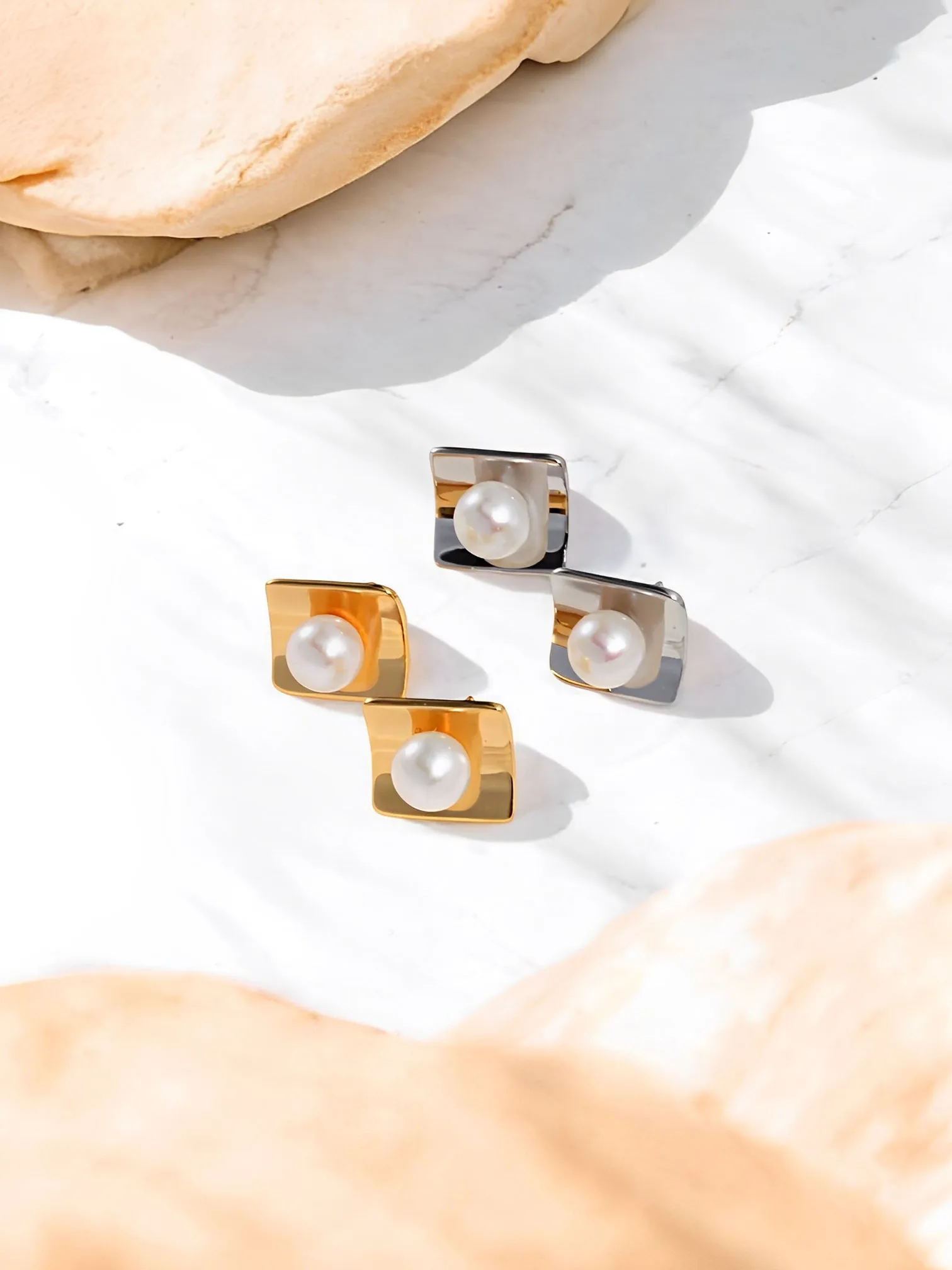 Luminosa - Simple Square Freshwater Pearl Stud