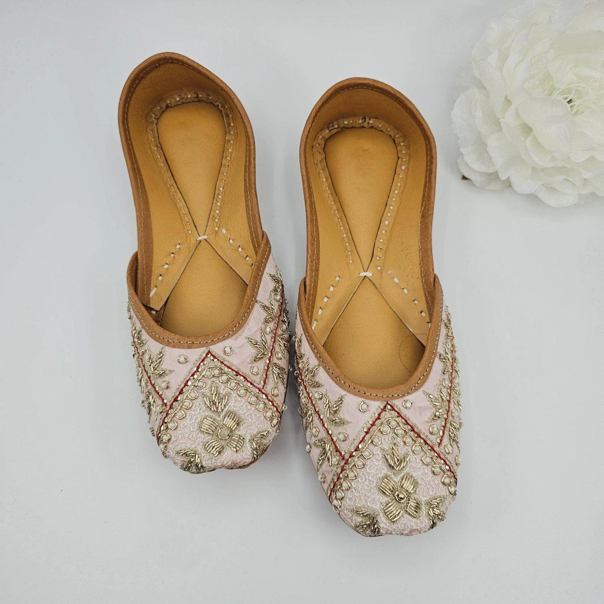 Nayra - Muted Pink Bridal Jutti
