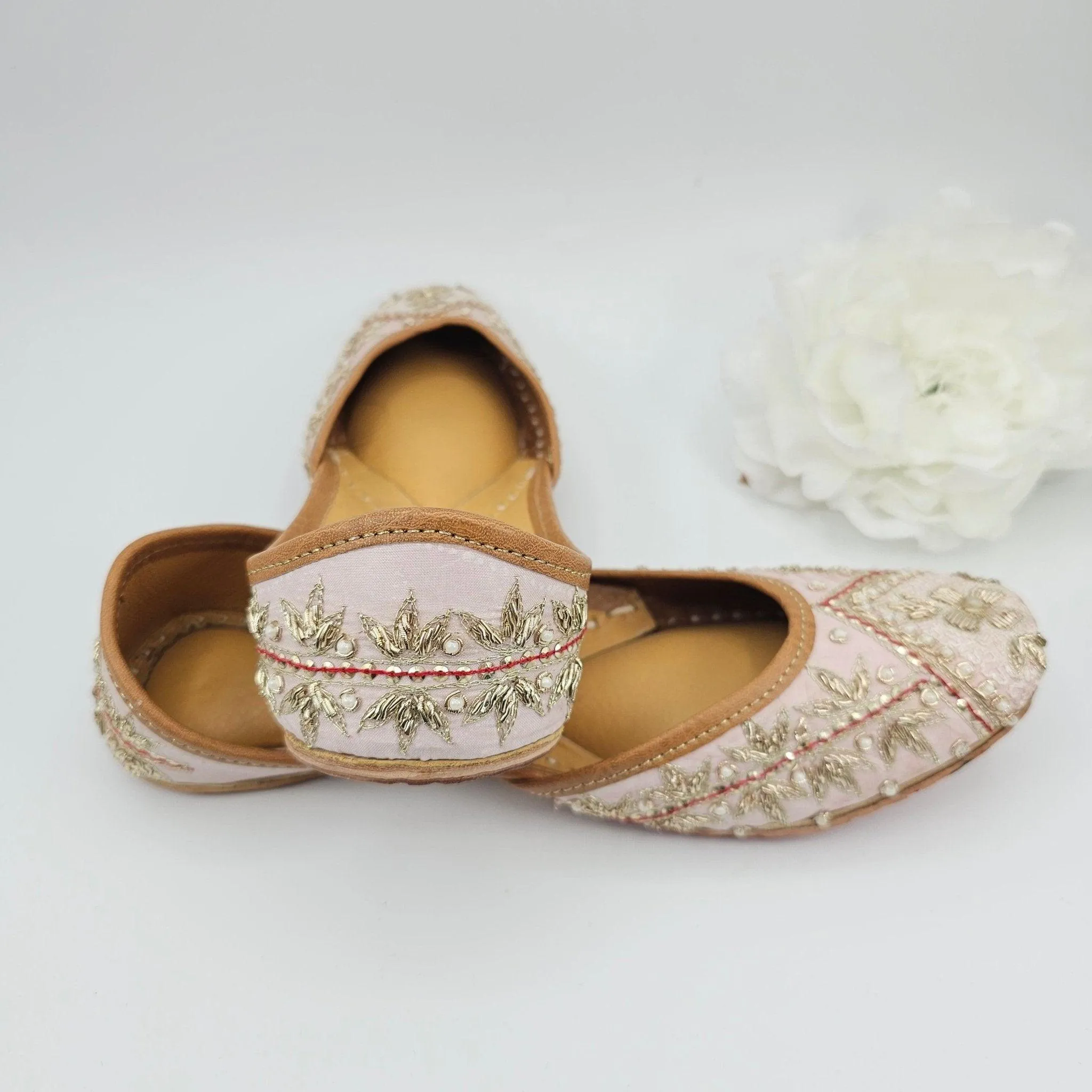 Nayra - Muted Pink Bridal Jutti