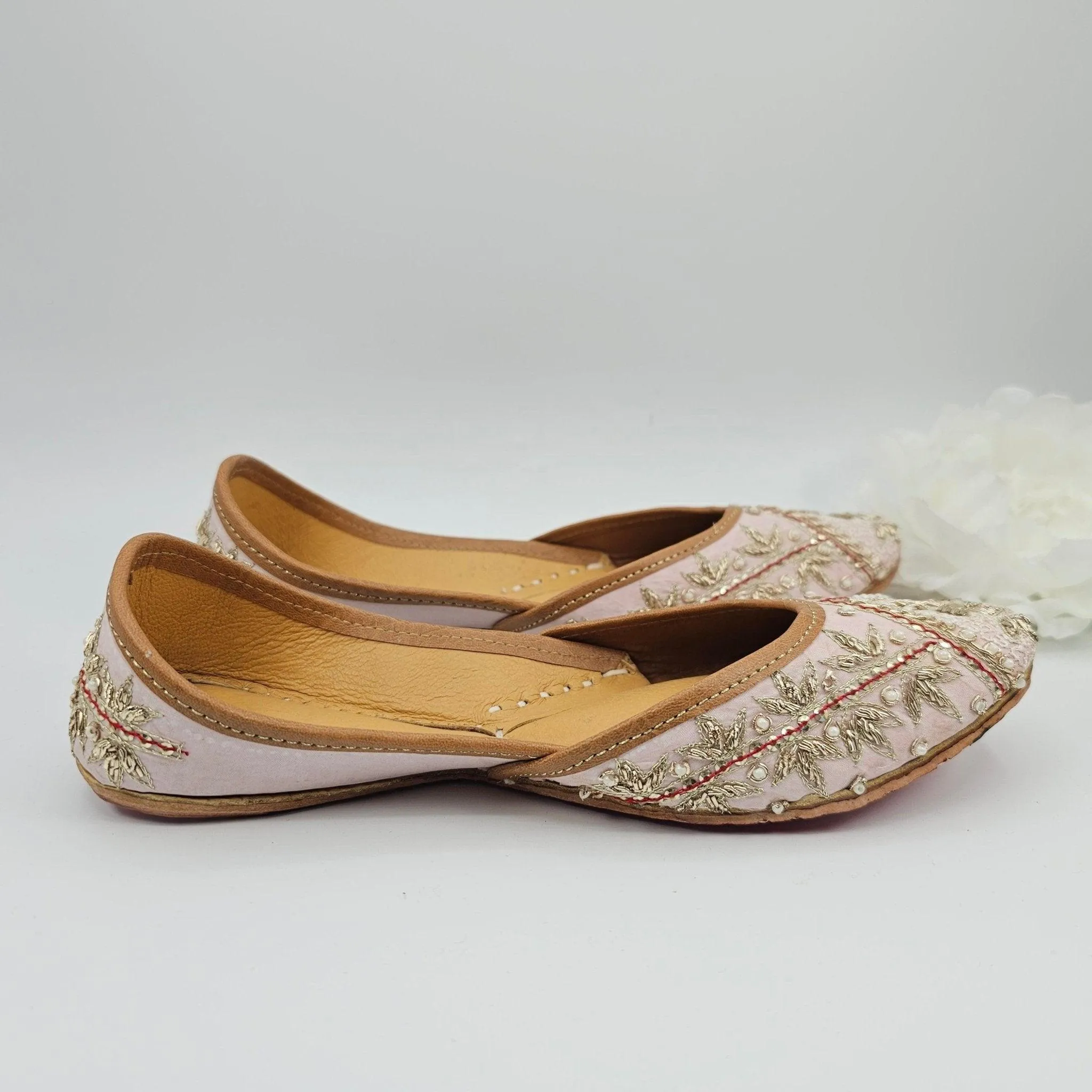 Nayra - Muted Pink Bridal Jutti