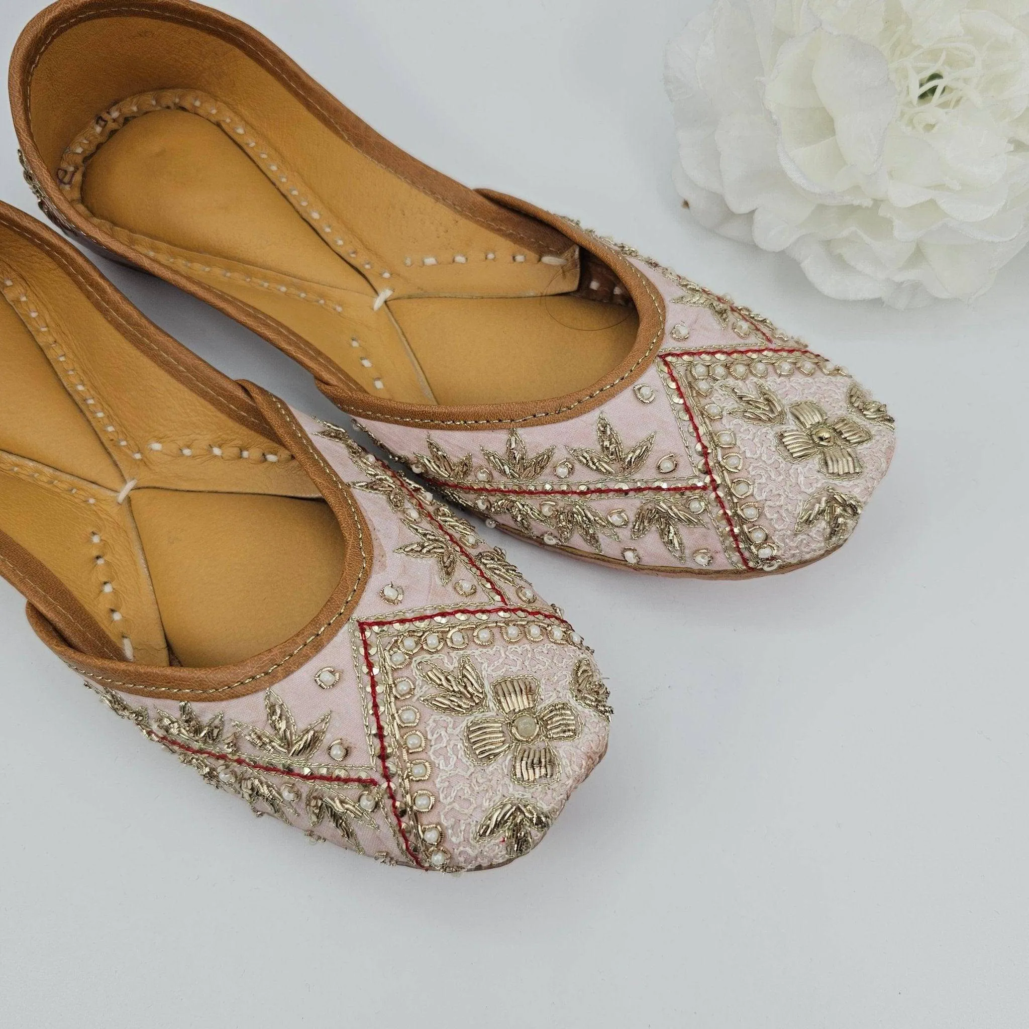 Nayra - Muted Pink Bridal Jutti
