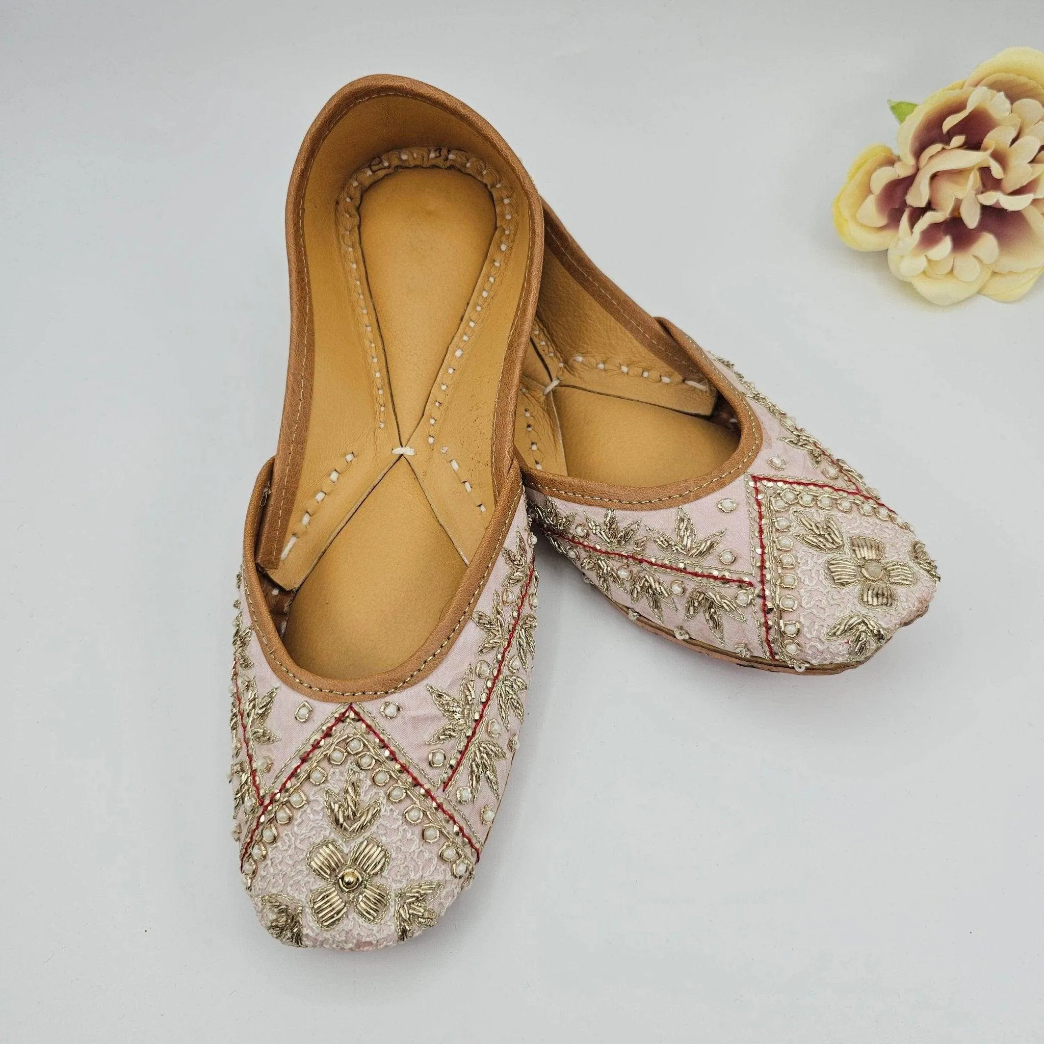 Nayra - Muted Pink Bridal Jutti